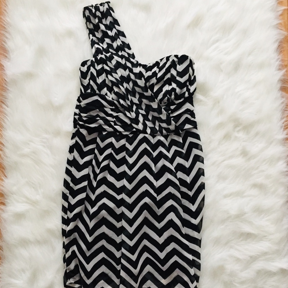 One shoulder zig zag chiffon mini dress